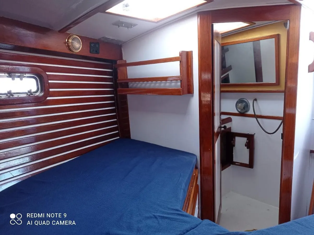 Spacious And Cozy Caribbean Boat In Barcelona With Tour Option サン・アドリア・デ・ベソス 0*,